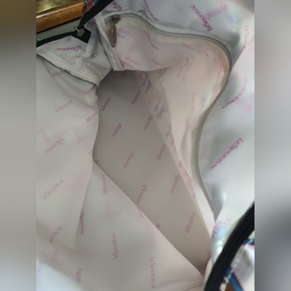 Le Sportsac X Alice in Wonderland Messenger Bag W/Removable laptop Sleeve - Picture 5 of 5